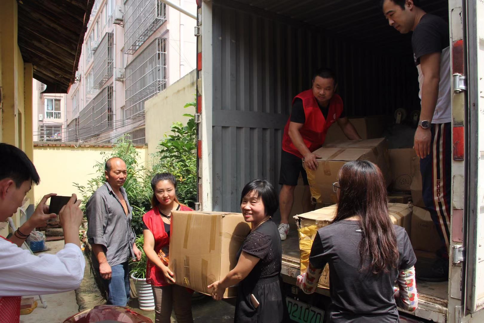 情满人世 爱心无限-ggpoker官网科技走进丹凤慰问贫困户 情满人世 爱心无限-ggpoker官网科技走进丹凤慰问贫困户